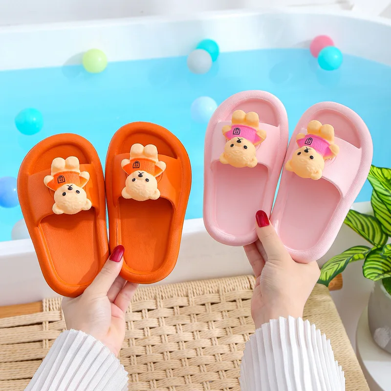 Милые детские тапочки с рисунком медведя; Стильная домашняя обувь на мягкой нескользящей подошве; Повседневная обувь для родителей и детей; Удобные летние домашние тапочки