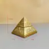 Petite pyramide dorée