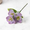 Una sola rama de color violeta claro.