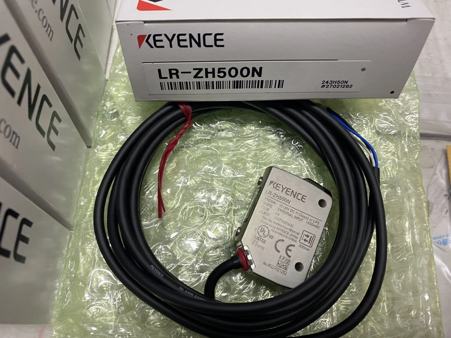 Special price KEYENCE LR-ZH500N Self-contained Built-in amplifier CMOS  Laser Sensor