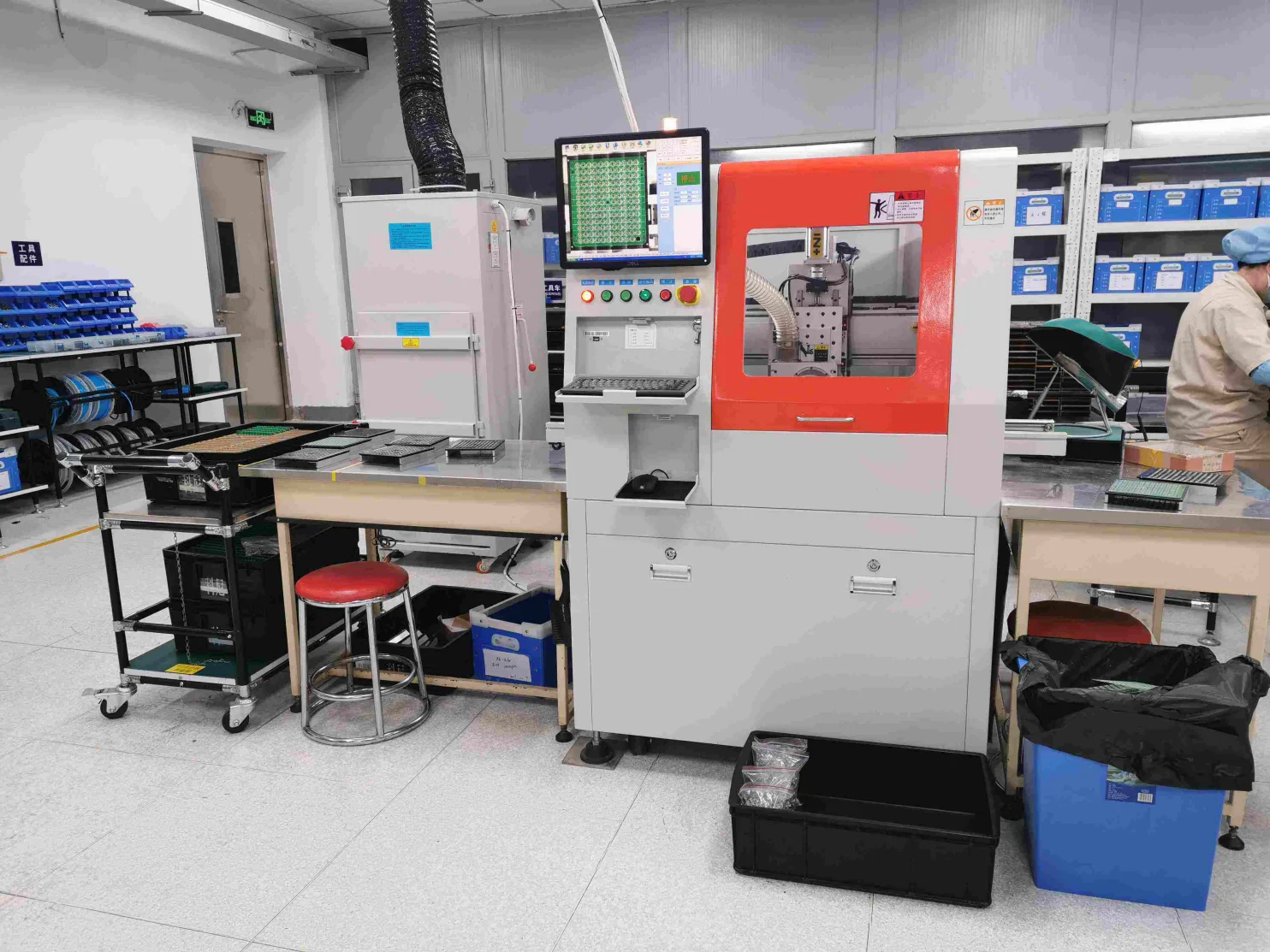 High Speed Precise Multi-blade PCBA Separator V Cutting Machine for PCB SMD Manufacturing Line with Conveyor Belt