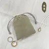 Gris foncé