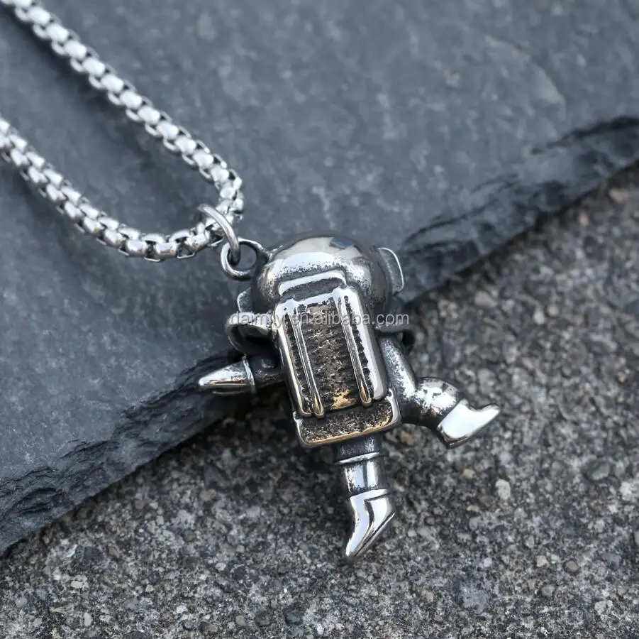 Wholesale stainless steel spaceman jewelry pendant titanium steel cosmonaut  pendant astronaut necklace DMP 003 From m.