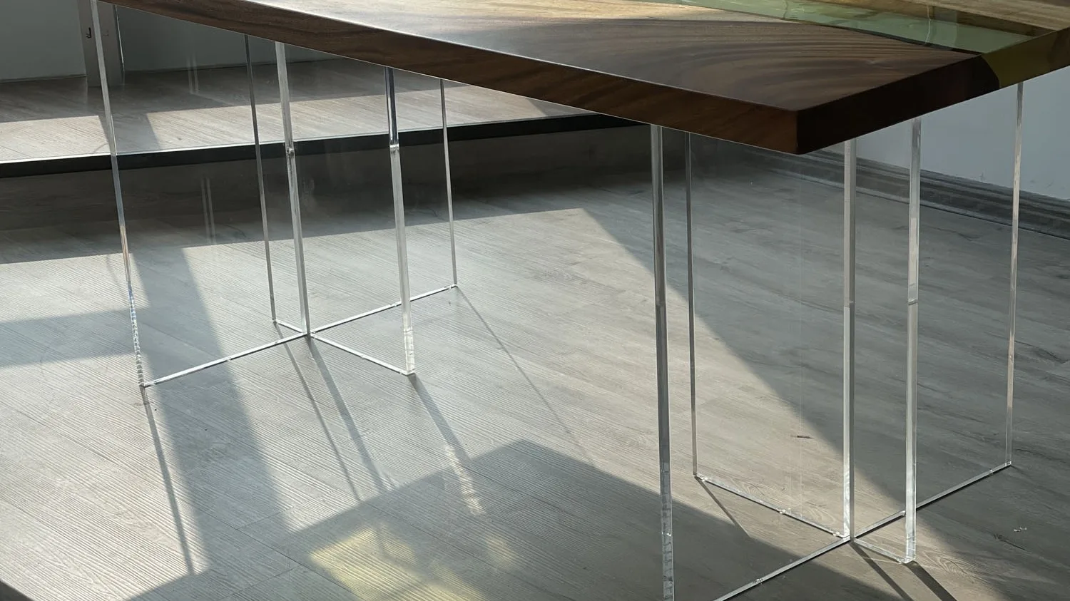 Super Clear Acrylic Base Popular Stable Epoxy Resin Dining Table