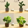 Juego de 4 plantas artificiales en maceta, diseño simulado.