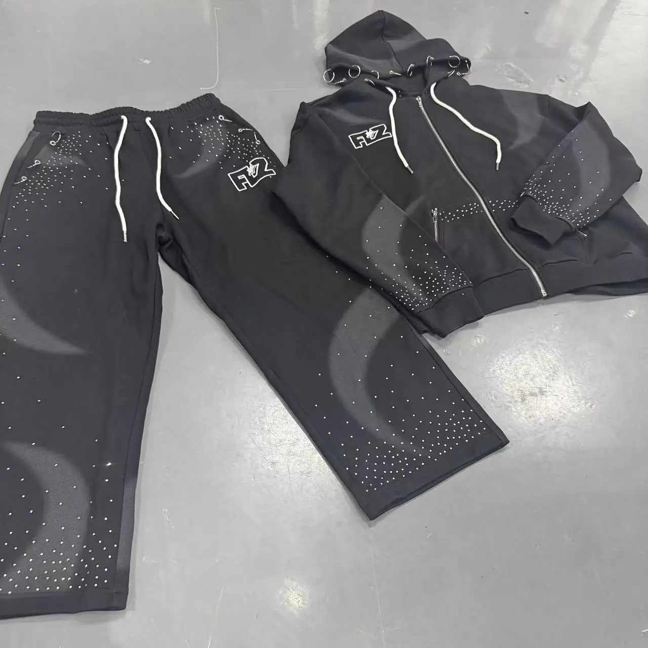 Custom Screen Printed High Quality Mens Oversized Cotton Sweatpants and Hoodies Set Custom Shining Rhinestone Design for Autumn gallery 2