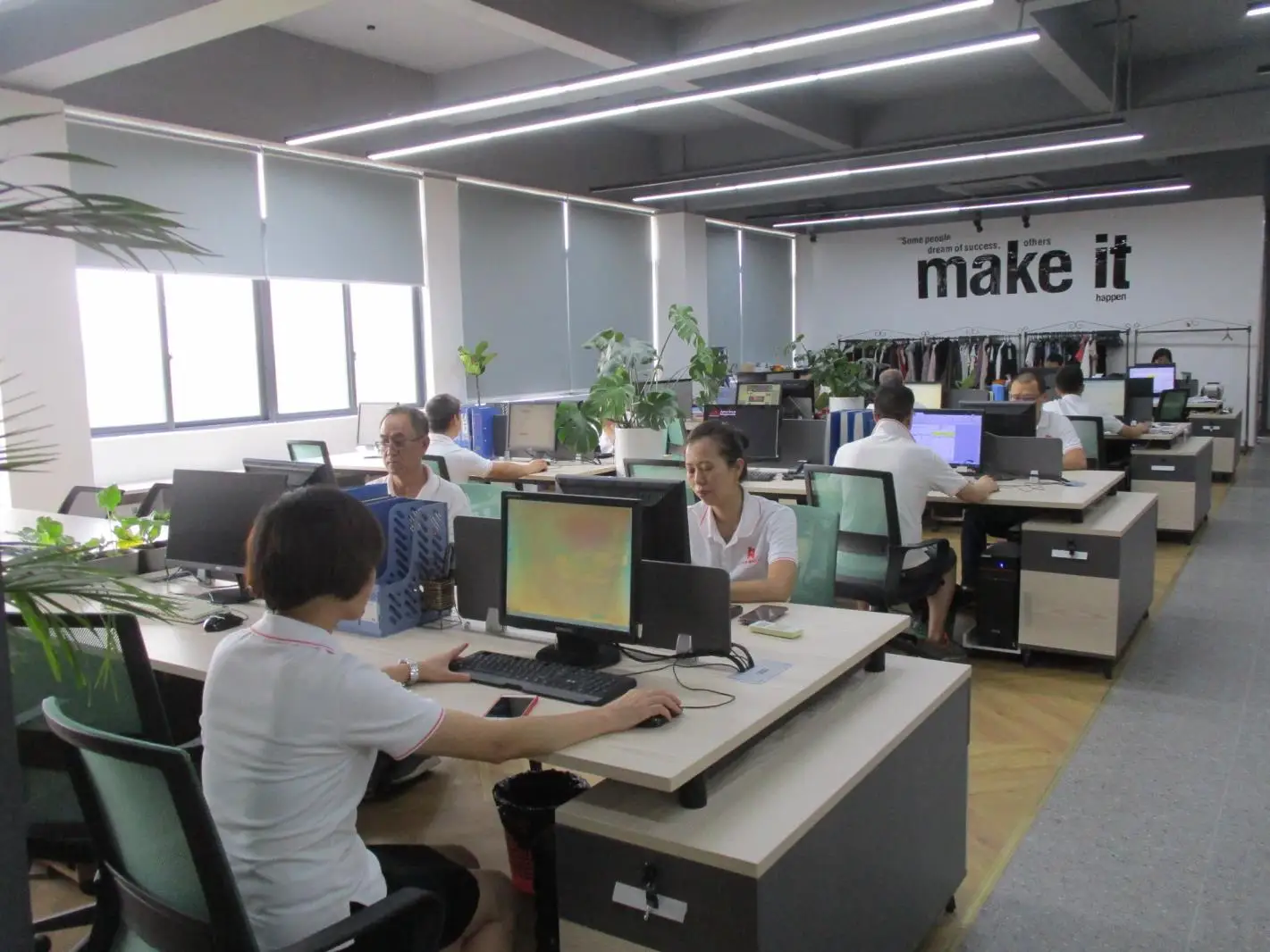 Dongguan Auschalink Fashion Garment Co., Ltd. 1