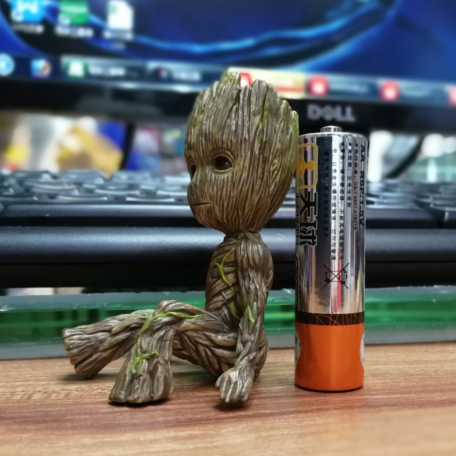 small groot figure