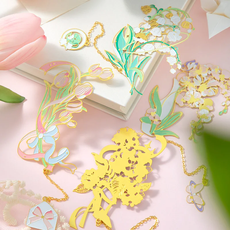 Simno Flower Theme Gold Plated Exquisite Hollow Metal Bookmark with Chain for Ladies Book Lovers Gift
