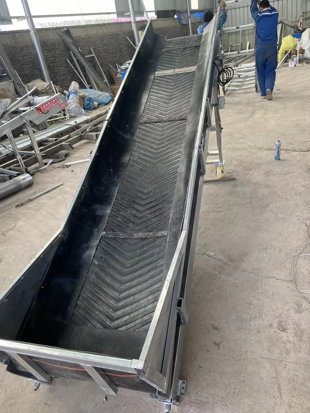 Foldable Small Conveyor Belt with Anti slip for Boxes Bags Grains Loading Conveyor Belt Machine