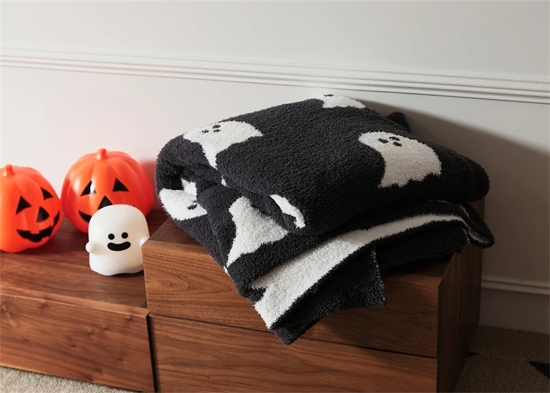 Winter softest plush cute ghost microfiber knitted throw blankets for adults and littles festival home decor YL factory