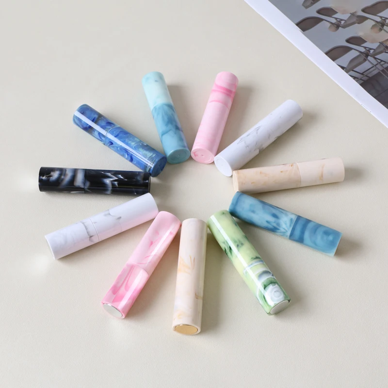 Wholesale 5ml 8ml 10ml 15ml 20ml 30ml Matte Black White Refillable Twist Spray Bottle Mini Travel Perfume Atomizer