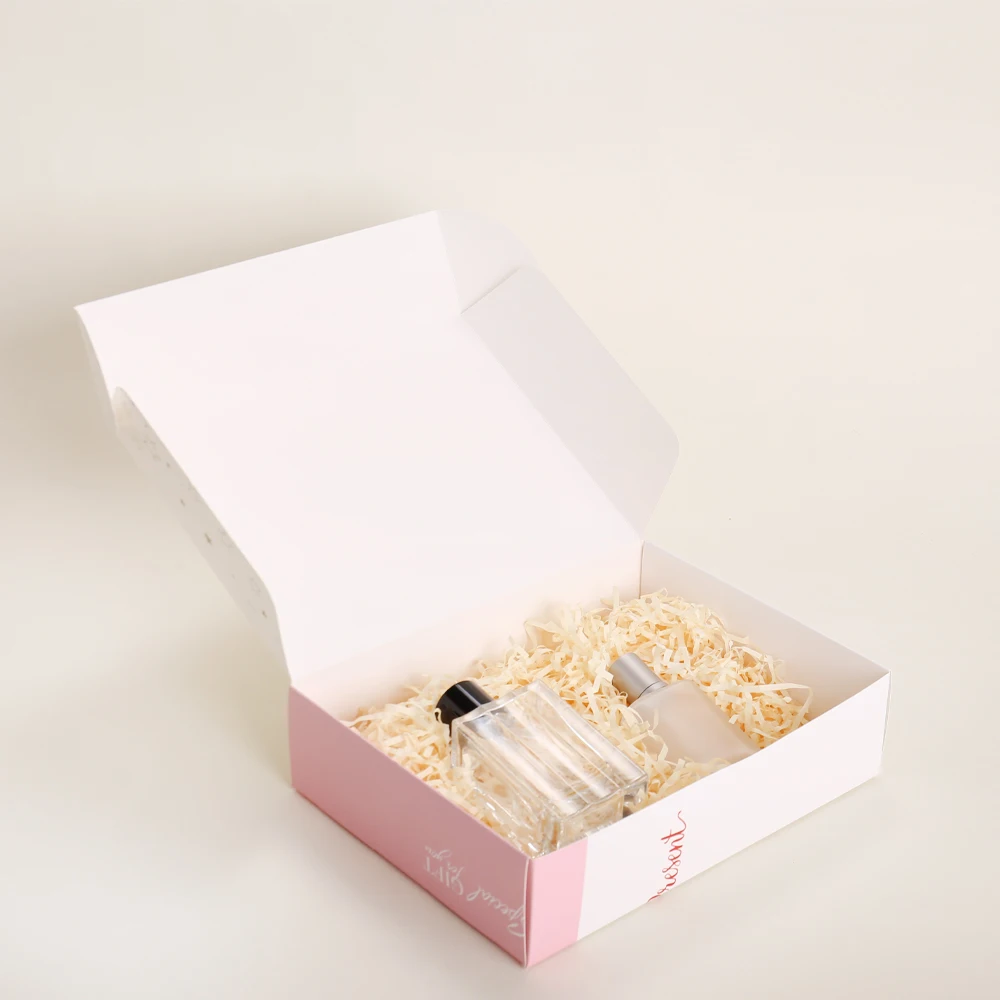 Custom Folding White Paper Gift Packaging Box Elegant Design CMYK Printing Gold Foil Handling for Candle Wallet Soft Shipping