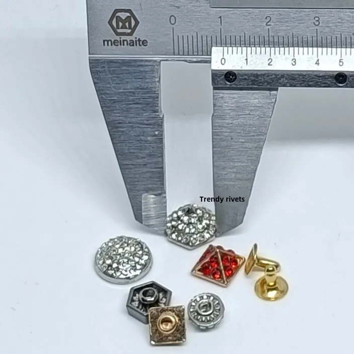 Квадратные заклепки для ногтей 8 мм