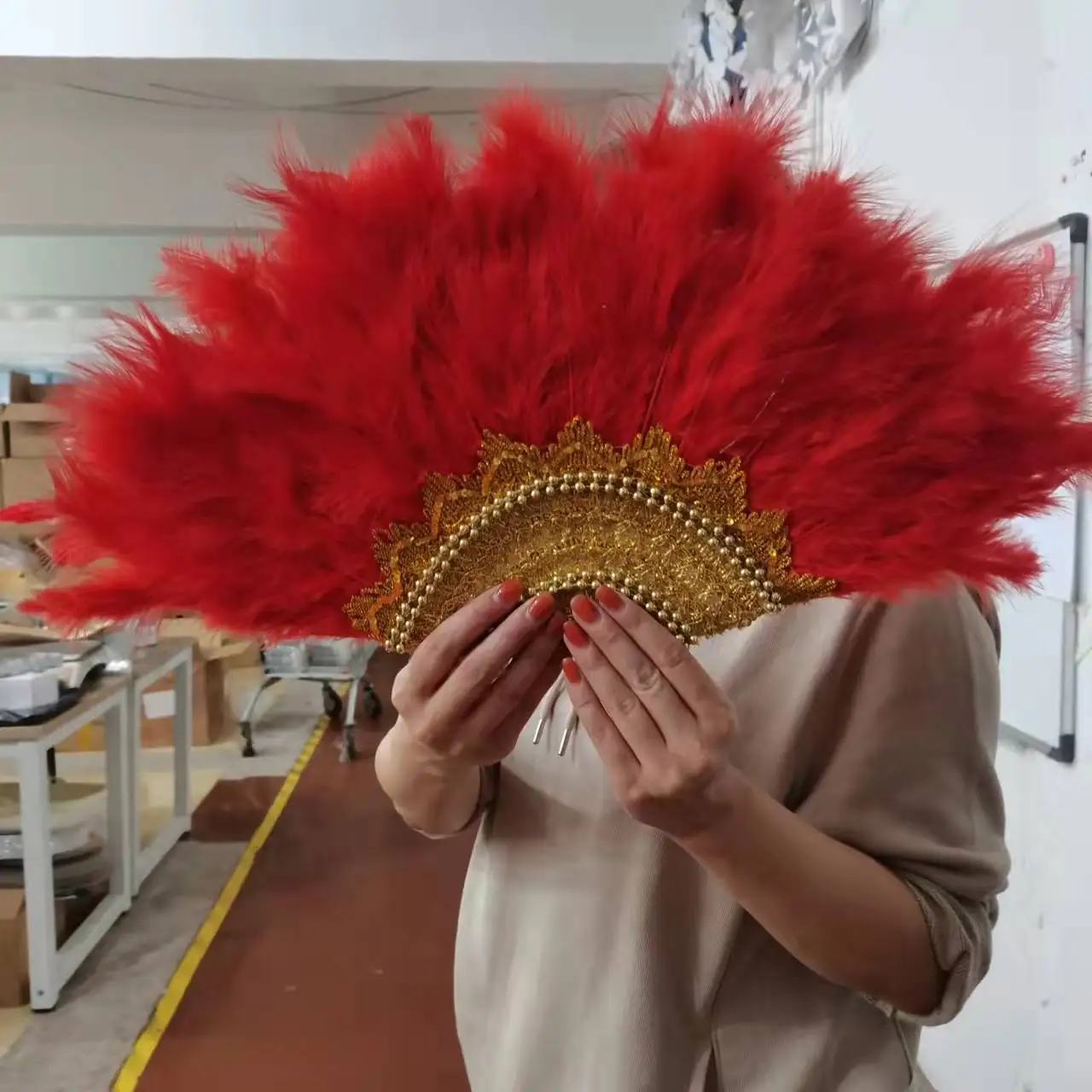 IE Cheap Custom African Traditional Weeding Turkey Large Feather Hand Fans Bride Decorations Bridal Fold Fans Feather