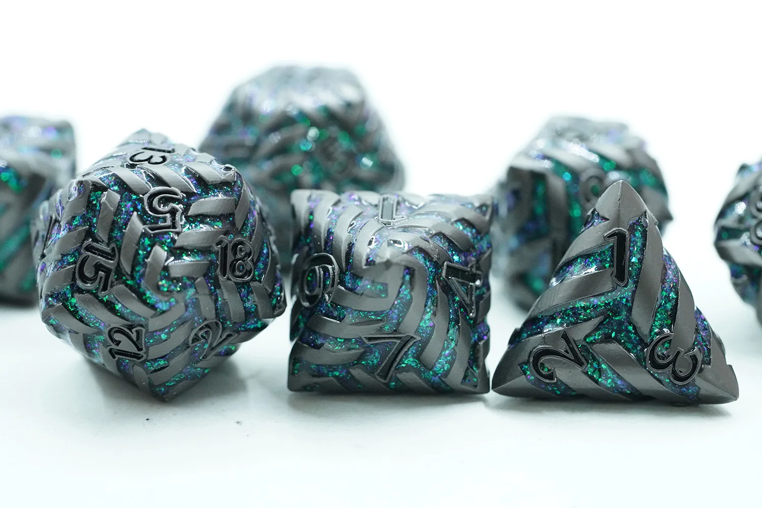 Luxurious Polyhedral Metal Dice in Green and Black Factory Supplied for DND Games Made of Zinc Alloy supplier