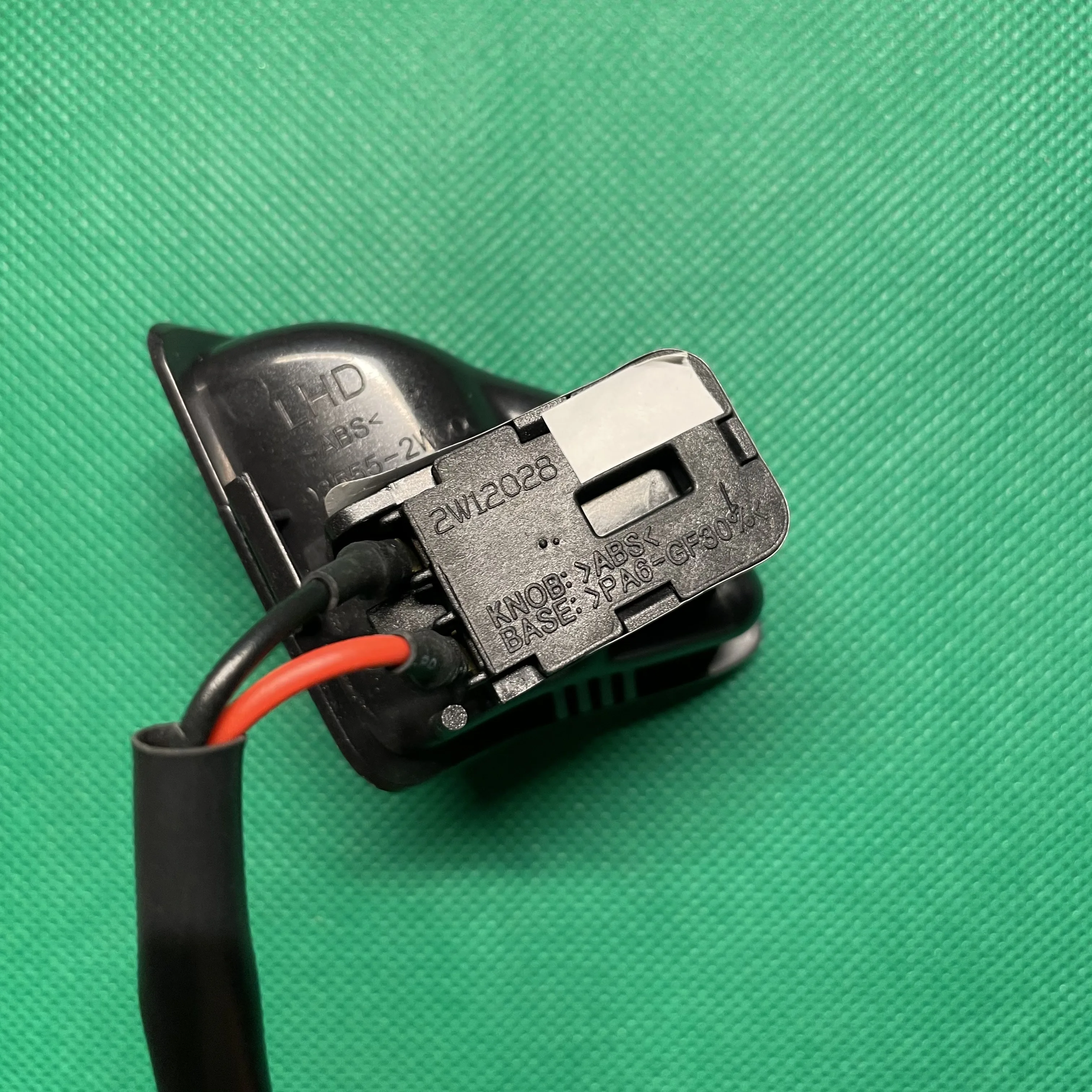 Car Fuel Door Switch Opener Release Button Fuel Tank Filler Cap Switch For Hyundai Santa Fe 2013 2014 2015 935552w000rj5 - Switches & Relays