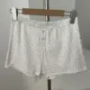 sfondo bianco con piccoli motivi floreali - Pantaloncini