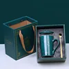 Caja de regalo verde Sagitario oscuro número 12.