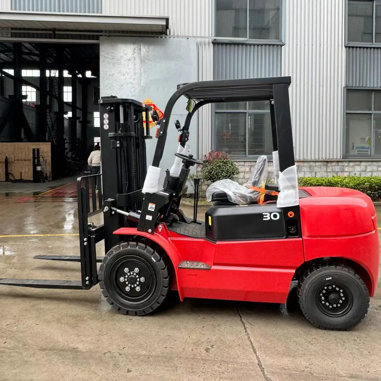 2 Ton Diesel Forklift 4 Wheel Diesel Engine Forklift Free Lift For ...