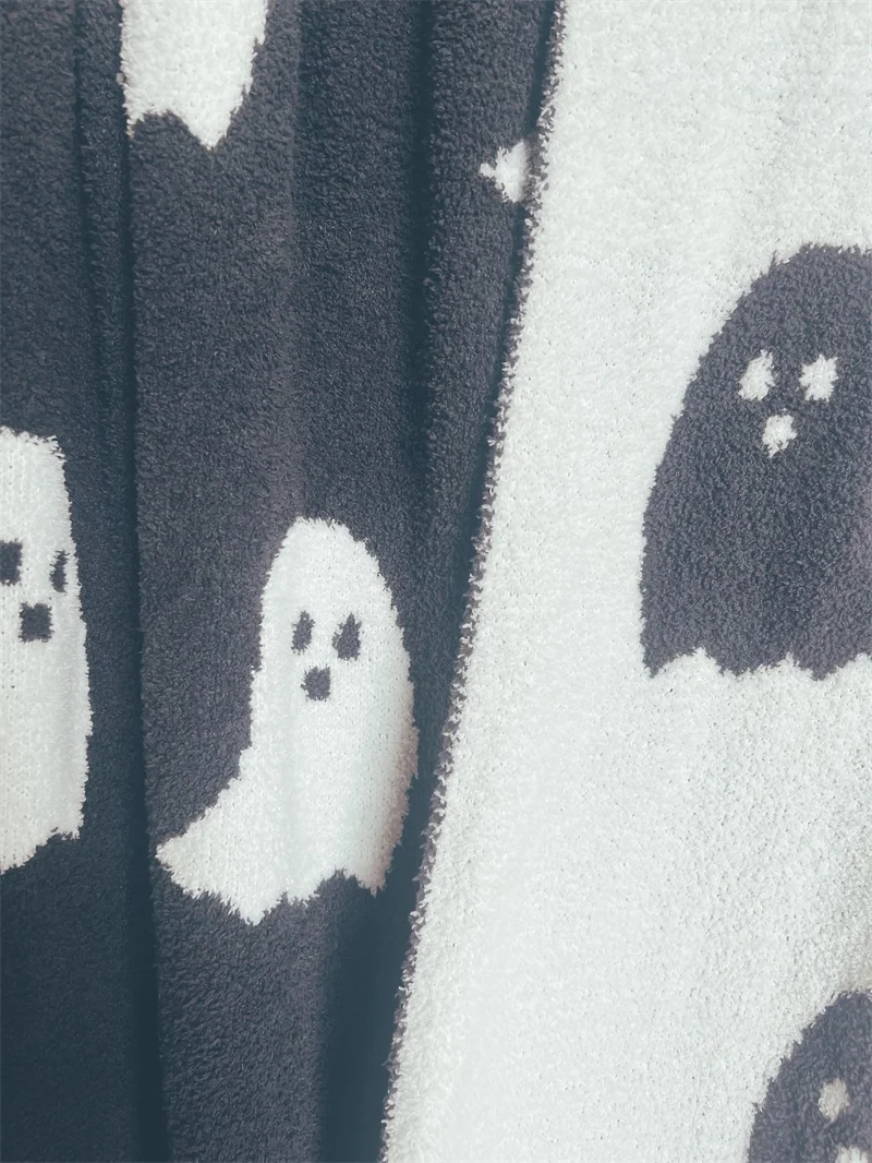 New 100% super cozy polyester feather yarn Ghost knitted throw blanket for Halloween supplier