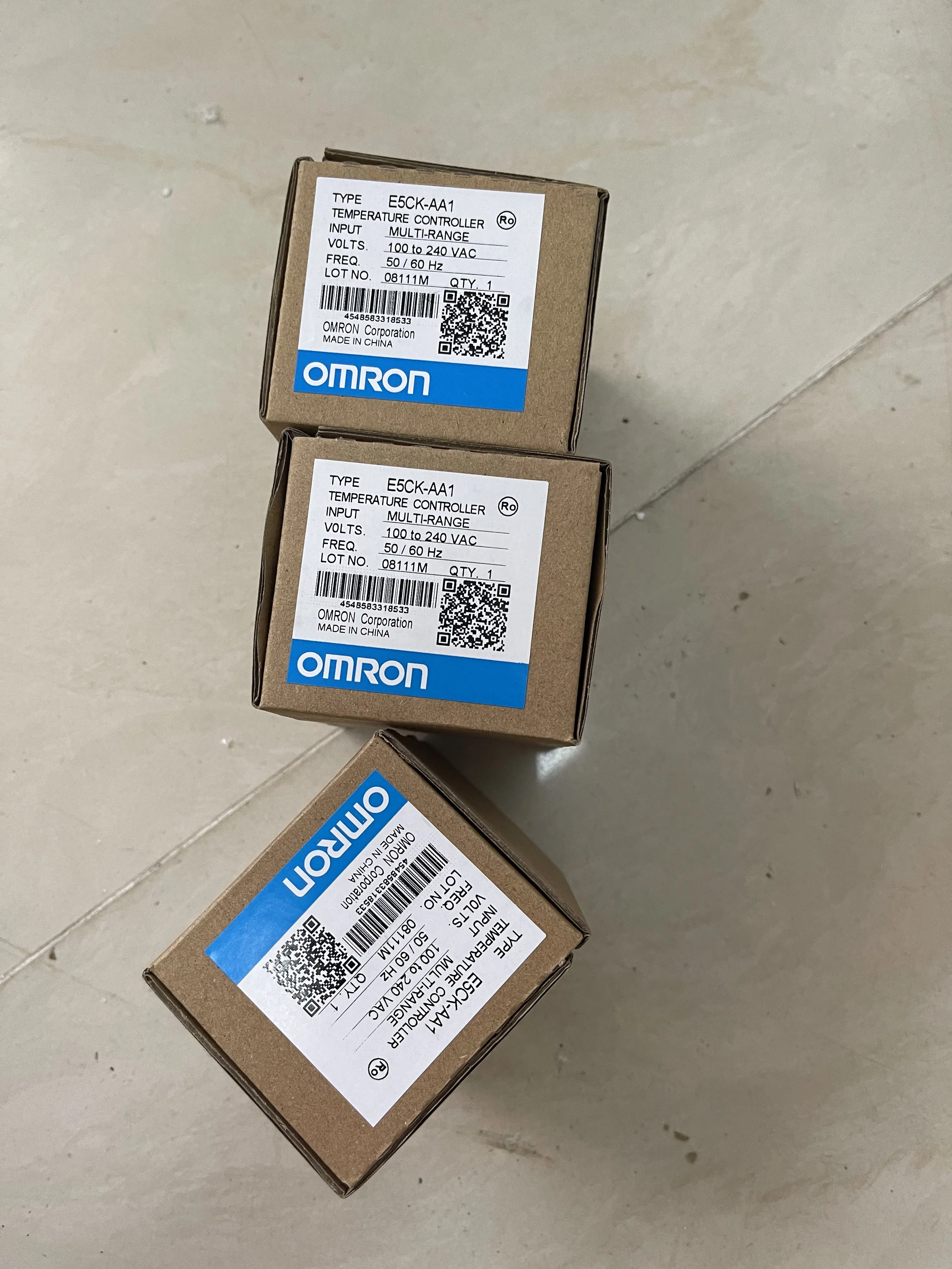 Omron Temperature Controller E5CK-AA1