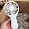 secador de abanico de pestañas blanco