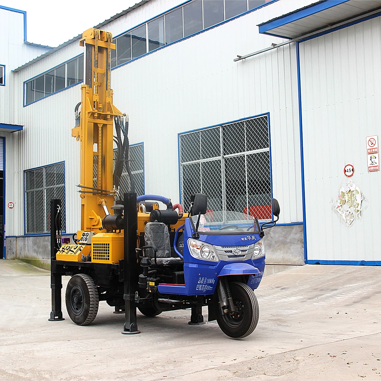 Fyl200 New Design Tricycle Pneumatic 200m Deep Borehole Dth Water Well