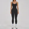 Conjunto de Top Negro y Leggings