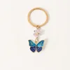 Mariposa con bloques de color azul.