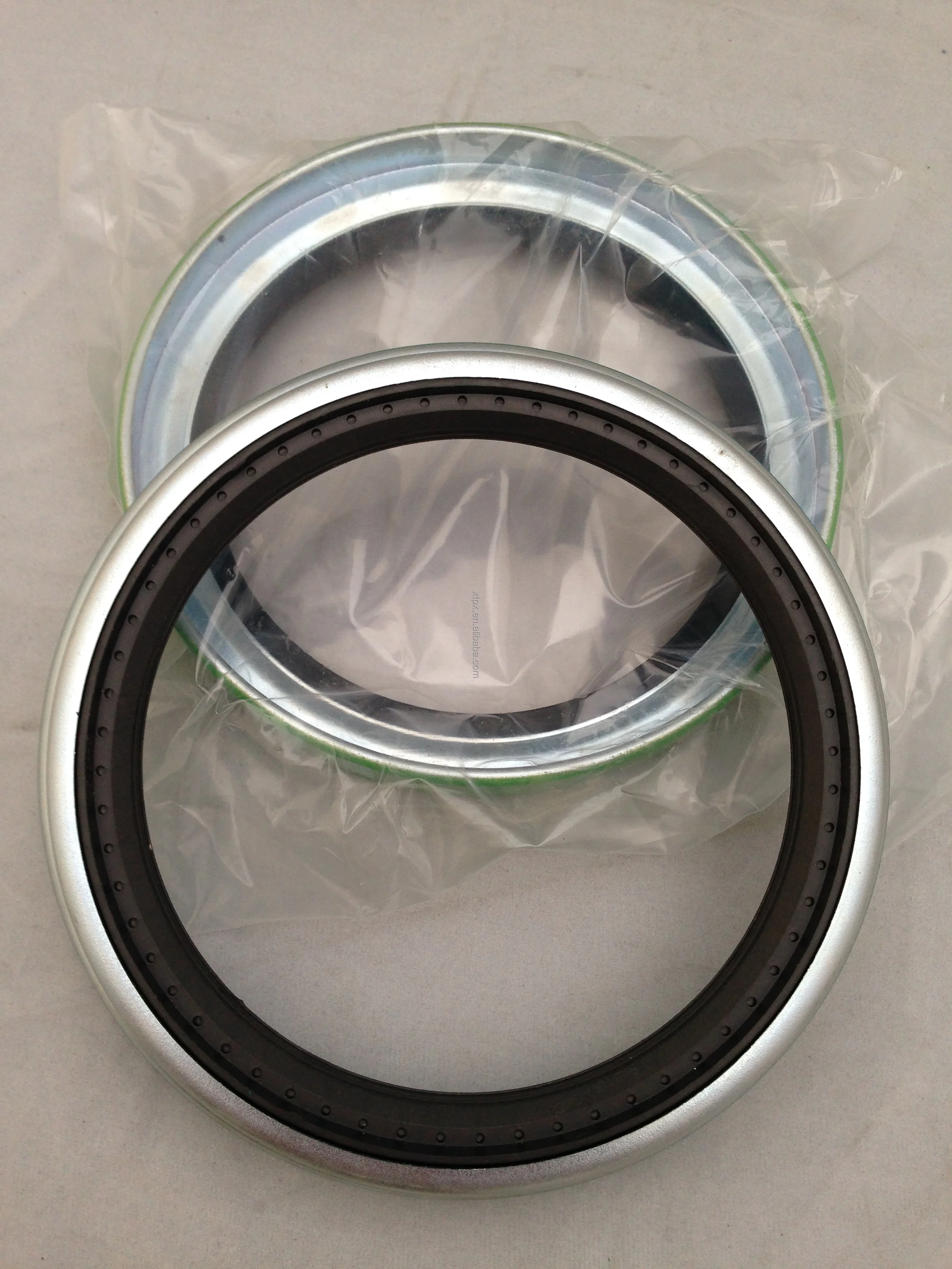 Puxiang Truck Oil Seal Wheel T4625 46305 47697 35066 Cr 46305 Wheel Hub ...