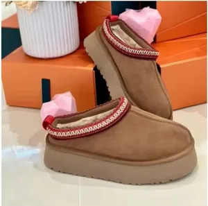 2026 Women's Sheepskin Leather Fur Winter Boots Shearling Platform Uggs Snow Boots Designer Shoes Tazz Slippers Keep Warm Shoes