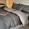 Grigio scuro + grigio chiaro