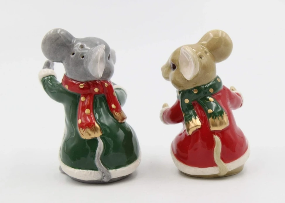 Fine Ceramic Christmas Holidays Mouse Couple Hugging Salt & Pepper Shakers Set