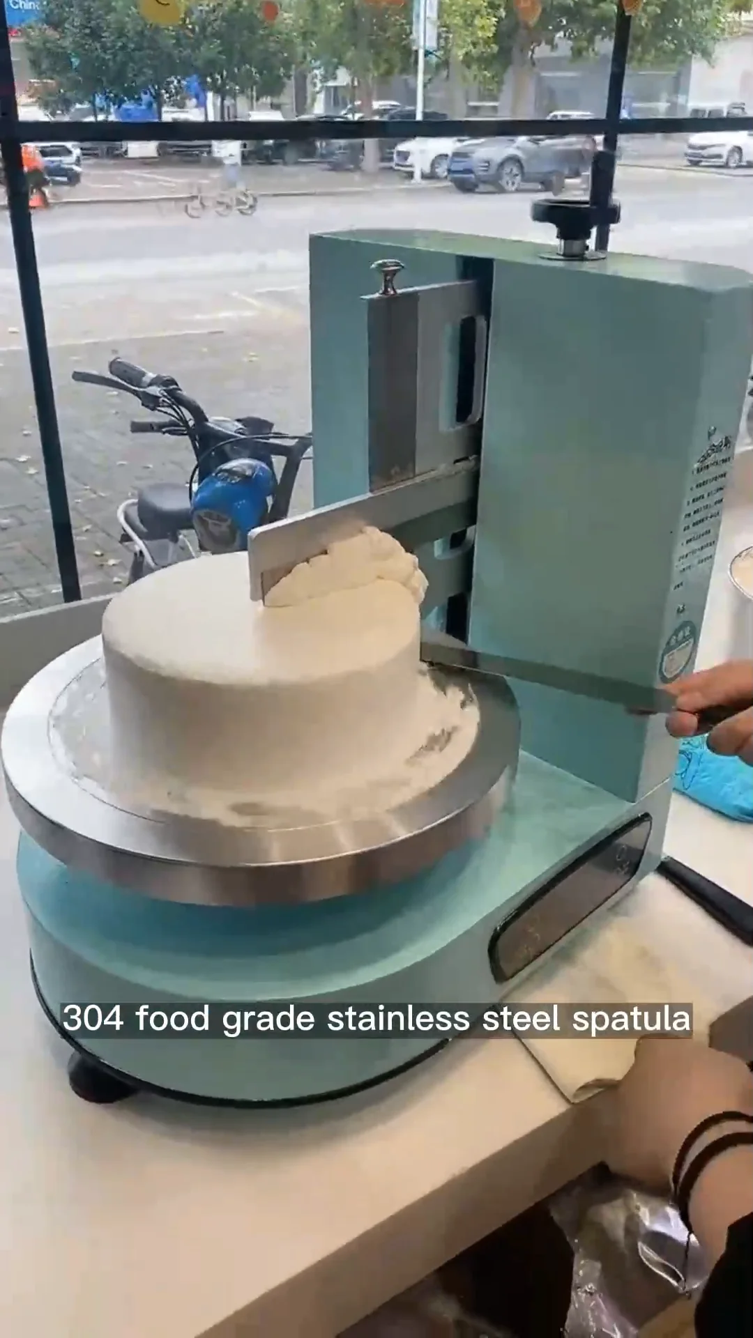 Oem Automatic Round Birthday Making Cake Cream Frosting Icing Coating