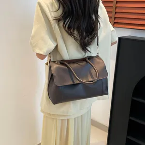 Large Capacity Bag 2026 Spring Summer New Retro Briefcase Women's Unique Design One Shoulder Crossbody Bag Trendy