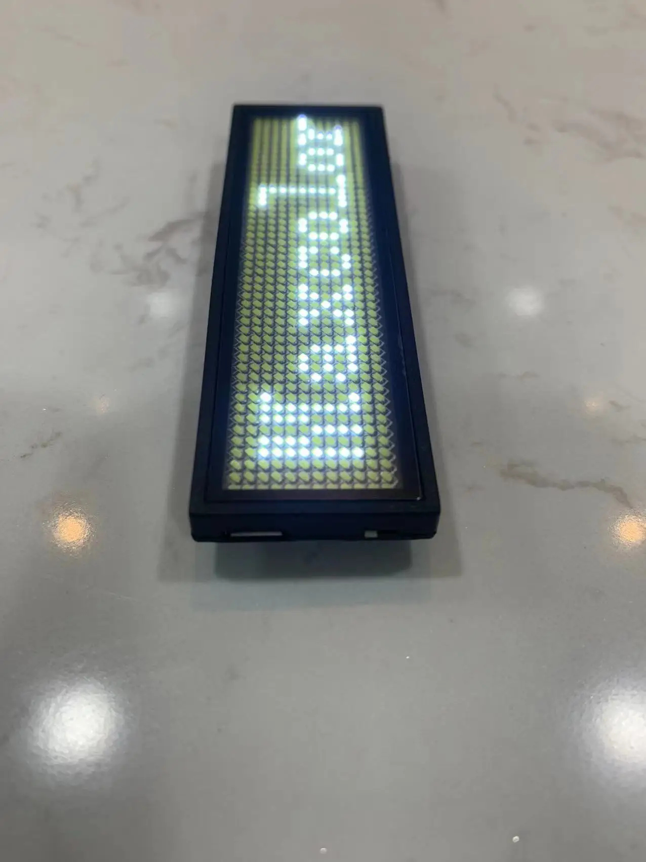 Перезаряжаемый программируемый маленький светодиодный экран электронный именной