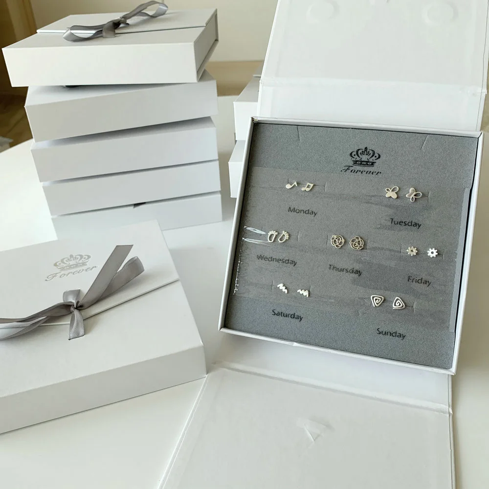 2020 Fashion Week Silver earrings set contains a box as a gift for women jewelry
