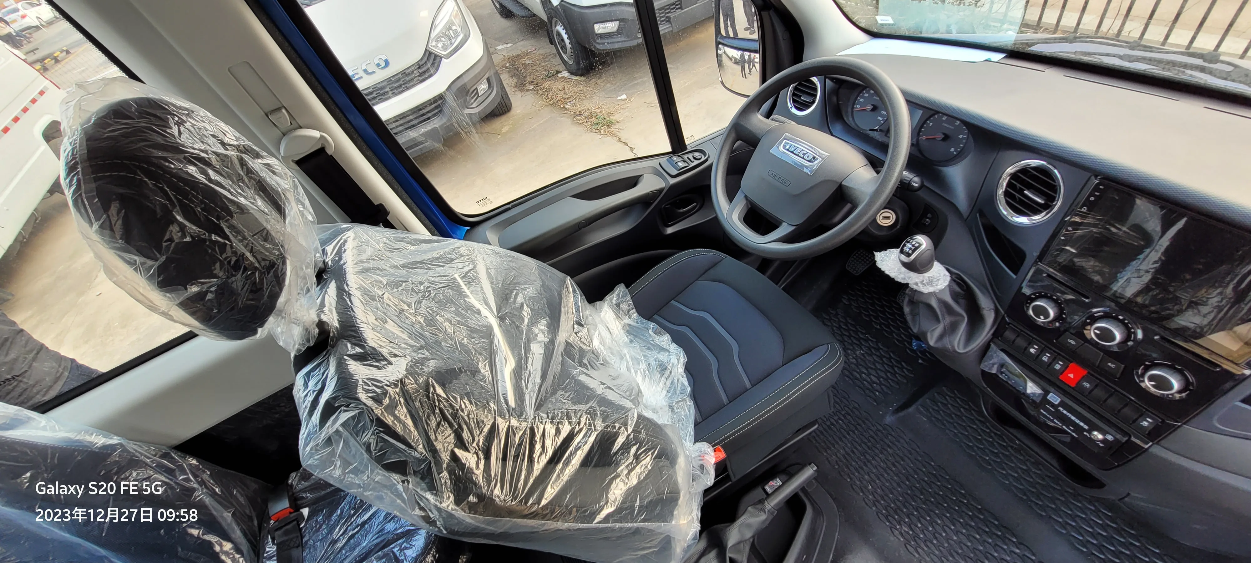 IVECO M2-39 Daily Van 19-21 Seats, Versatile Efficient