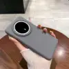 Gris oscuro