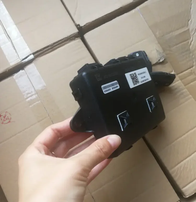 WG1664332063 HOWO A7 T7H Power Window Controller Module 24V