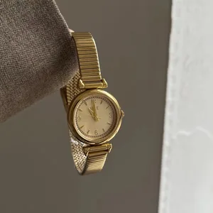 IEKE New Retro Style Light Luxury Watch for Women Steel Strap Quartz Watch Small Chain Elegant Women's Watch