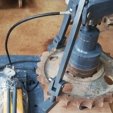 Portable Hydraulic Sprocket Remover of the Final Drive