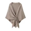 Mantón con hebilla triangular avena