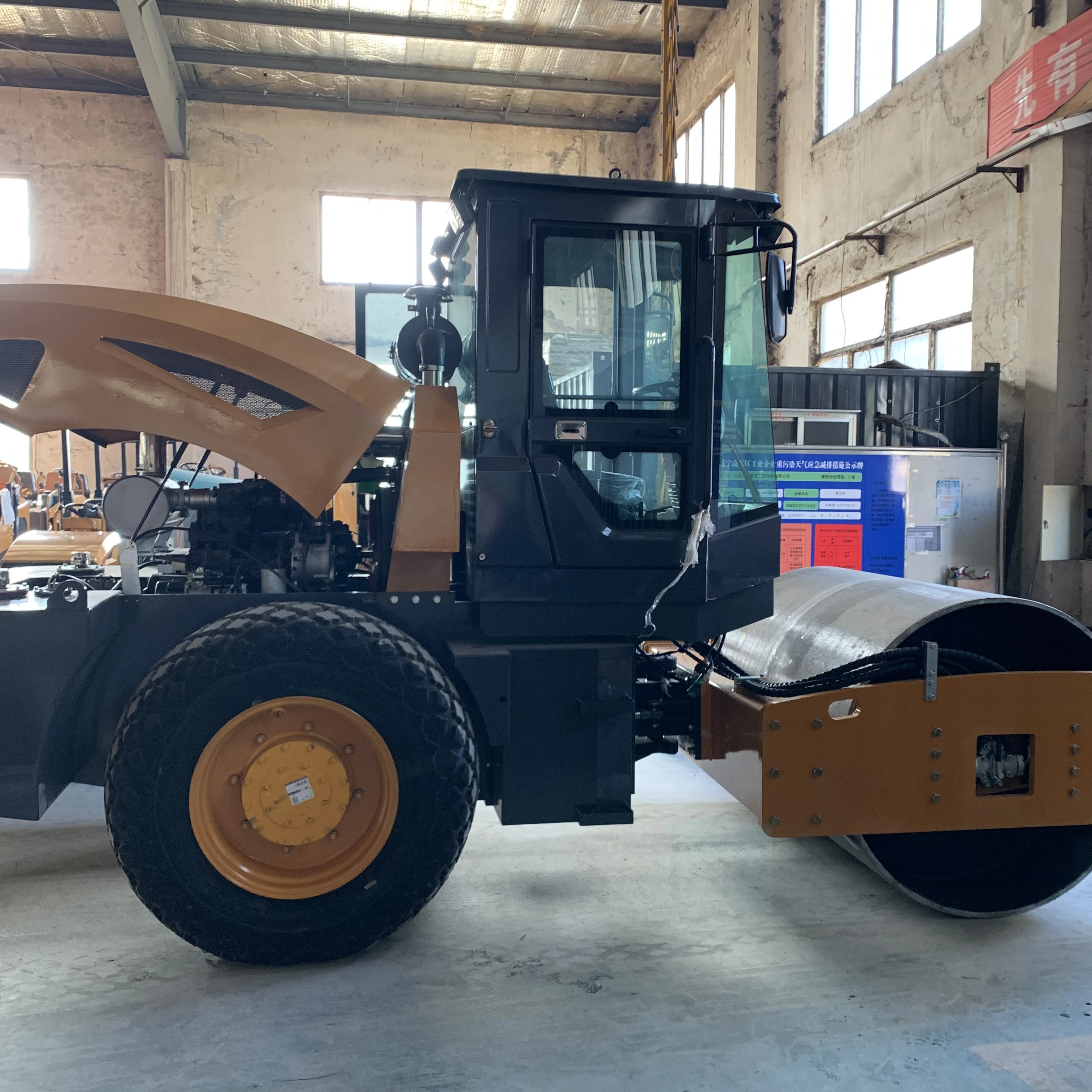 Sale 4 Ton-8 Ton 8000kg Vibratory Road Roller with Yanmar Diesel Engine EPA Rubber Tires Fully Hydraulic System Vibration Motor