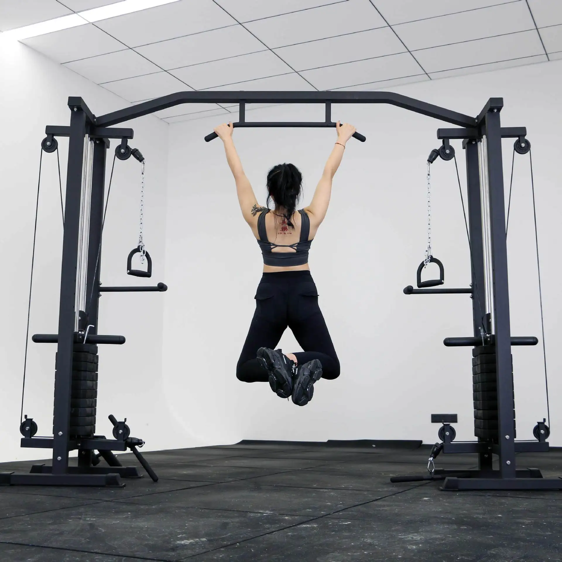 シングルケーブル機能トレーニングケーブルマシンエクササイズ