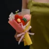 Mini ramo de flores rojas