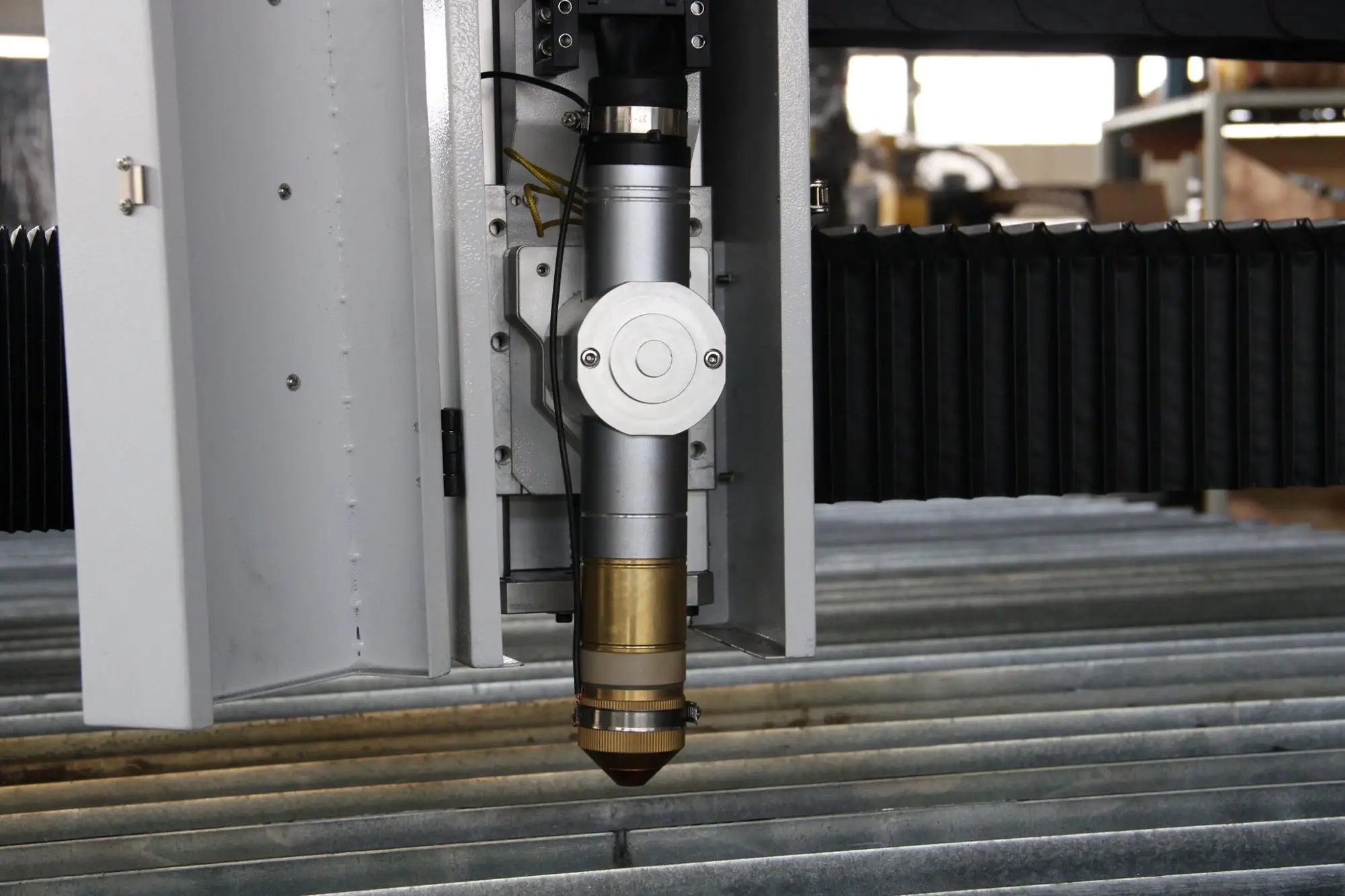CNC Plasma Cutting Machine / Plasma Cutter / Plasma Cut CNC with Table and Power Source