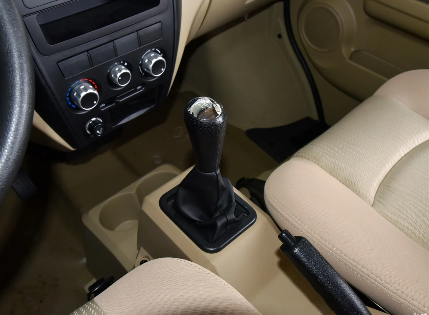 Dongfeng C35 Mini Cargo Bus Passenger Car With Half Cargo Half