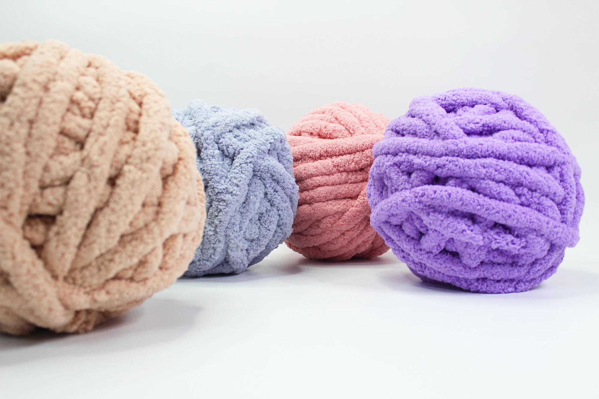 Polyester Velvet Crochet Chenille Chunky Knit Yarn for Hand Knitting -  China Hand Knitting Yarn and Wool Yarn price